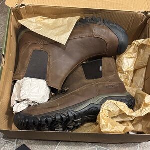 KEEN Men's Dark Brown Slip-On Boots